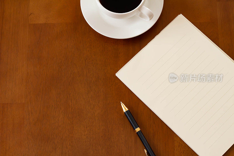 手紙を書くイメージ　便箋　ペン　コーヒー